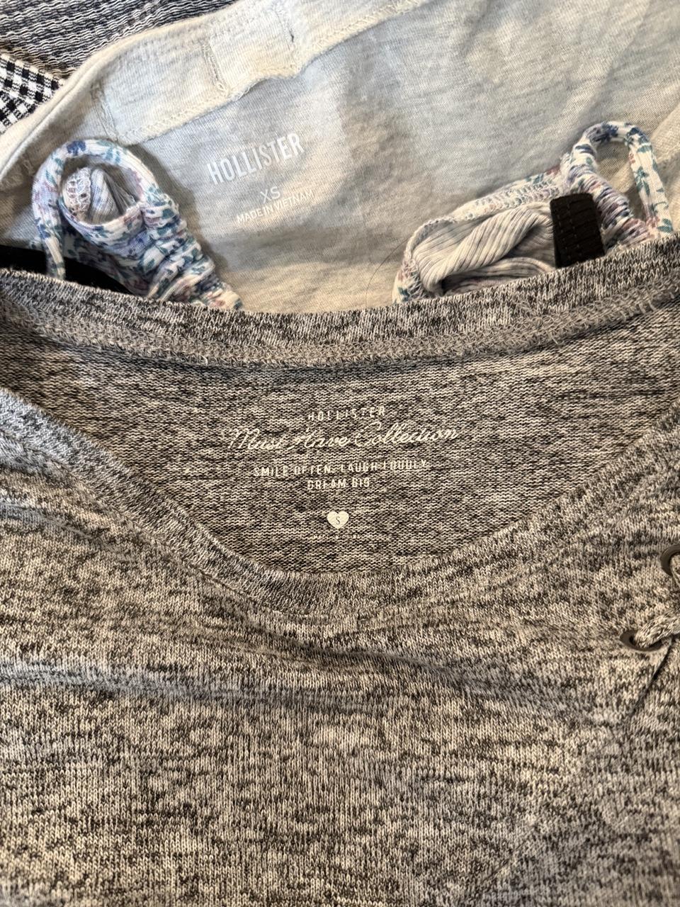Y2K Hollister Co. tee – Women's Used Clothing