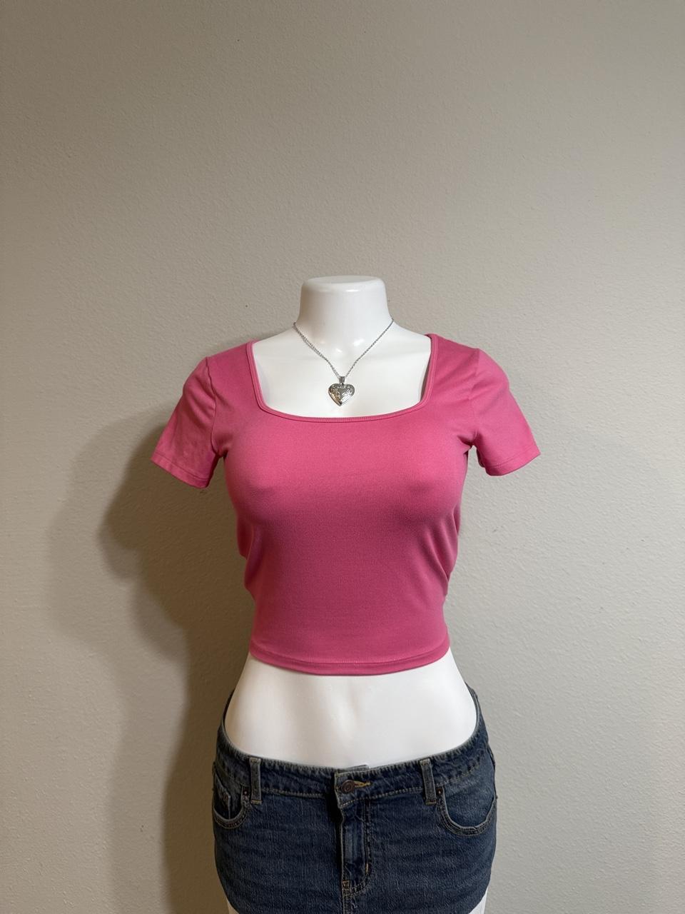 Y2K Hollister Co. Pink baby tee – Women's Used Clothing