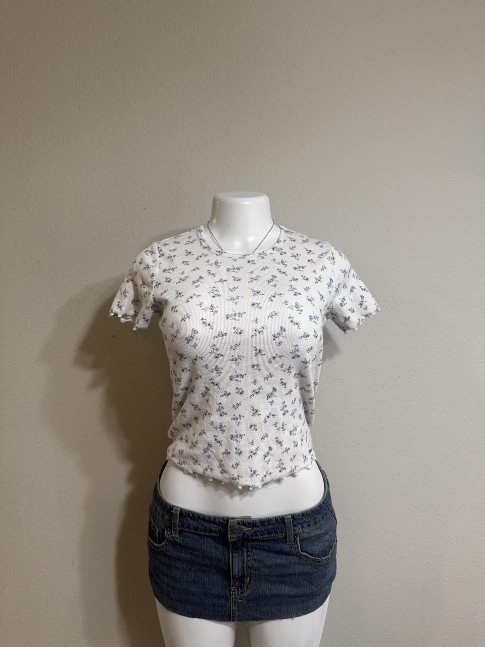 Y2K Hollister Co. baby tee – Women's Used Clothing