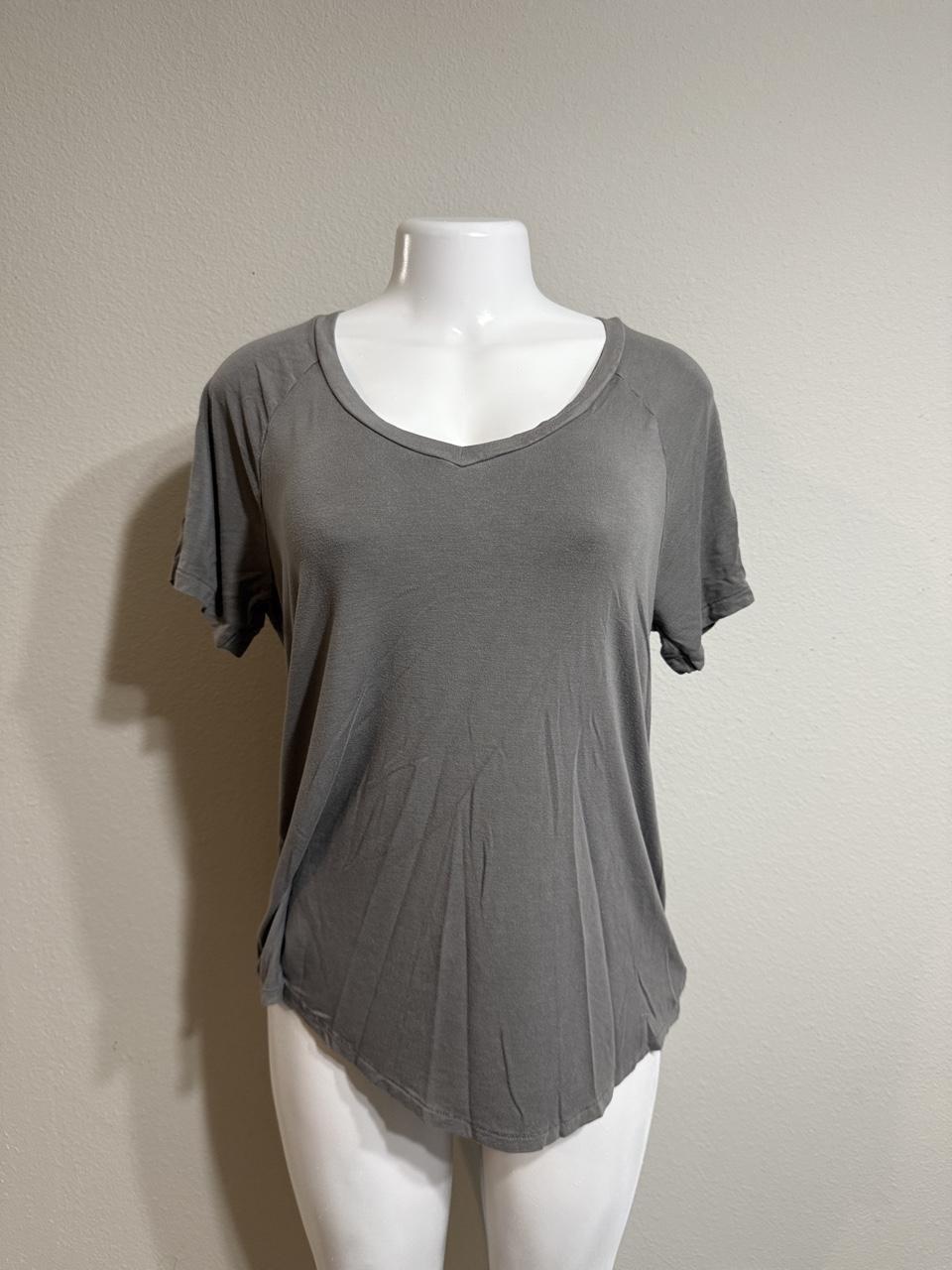 Y2K American Eagle Grey and Green tshirt – Women's Used Clothing