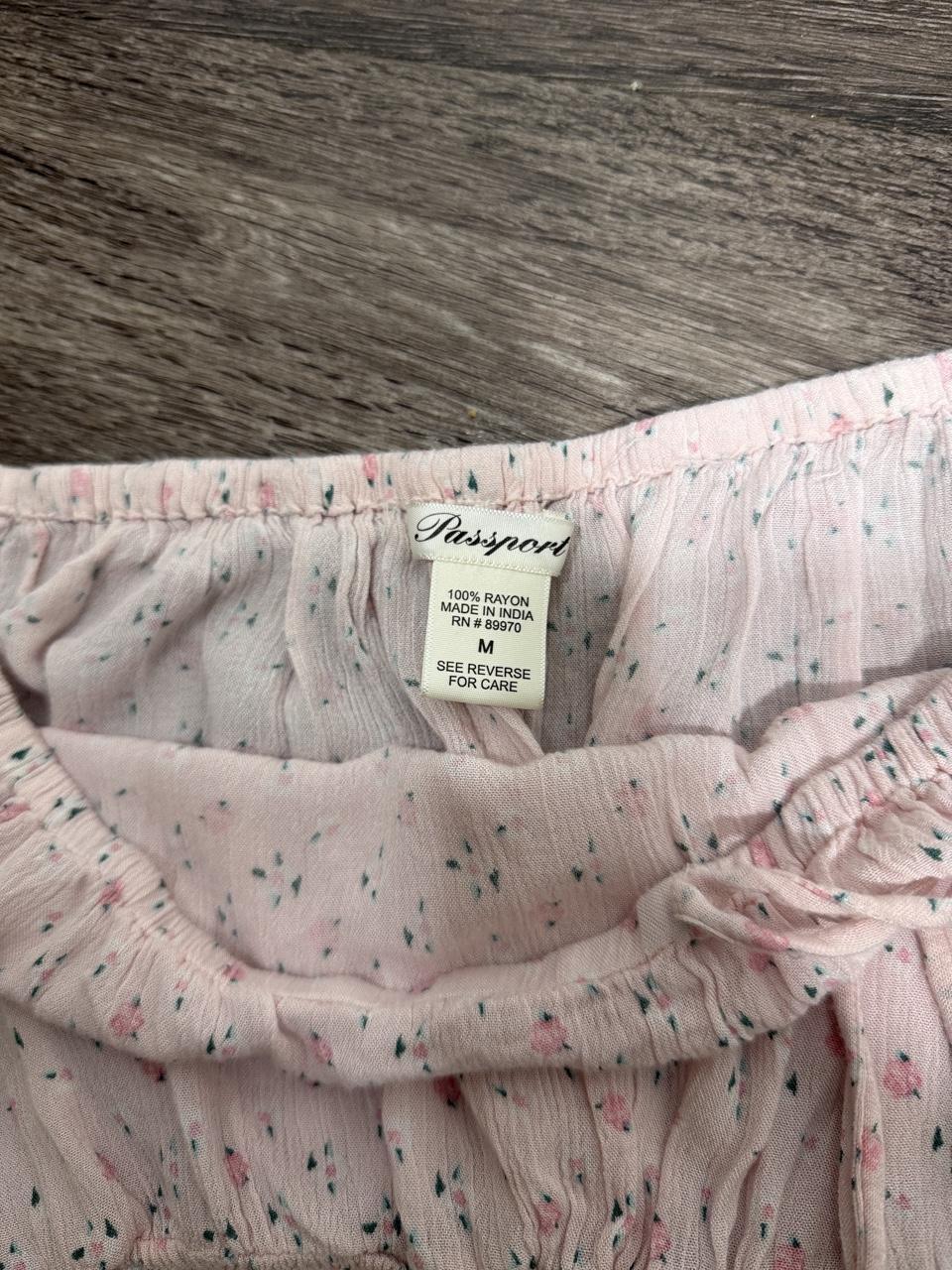 Y2K PASS PORT Pink crop top – Women's Used Clothing