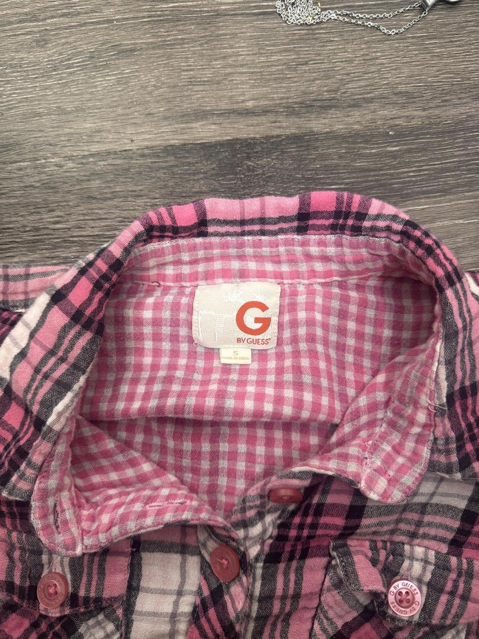 Vintage GUESS Pink button-up shirt – Women's Used Clothing