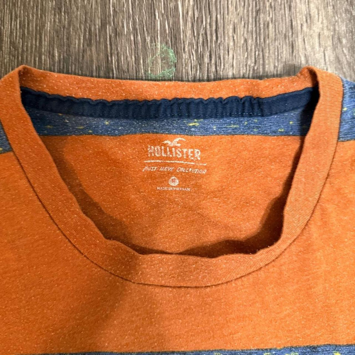 Y2K Hollister Co. Orange tee – Women's Used Clothing