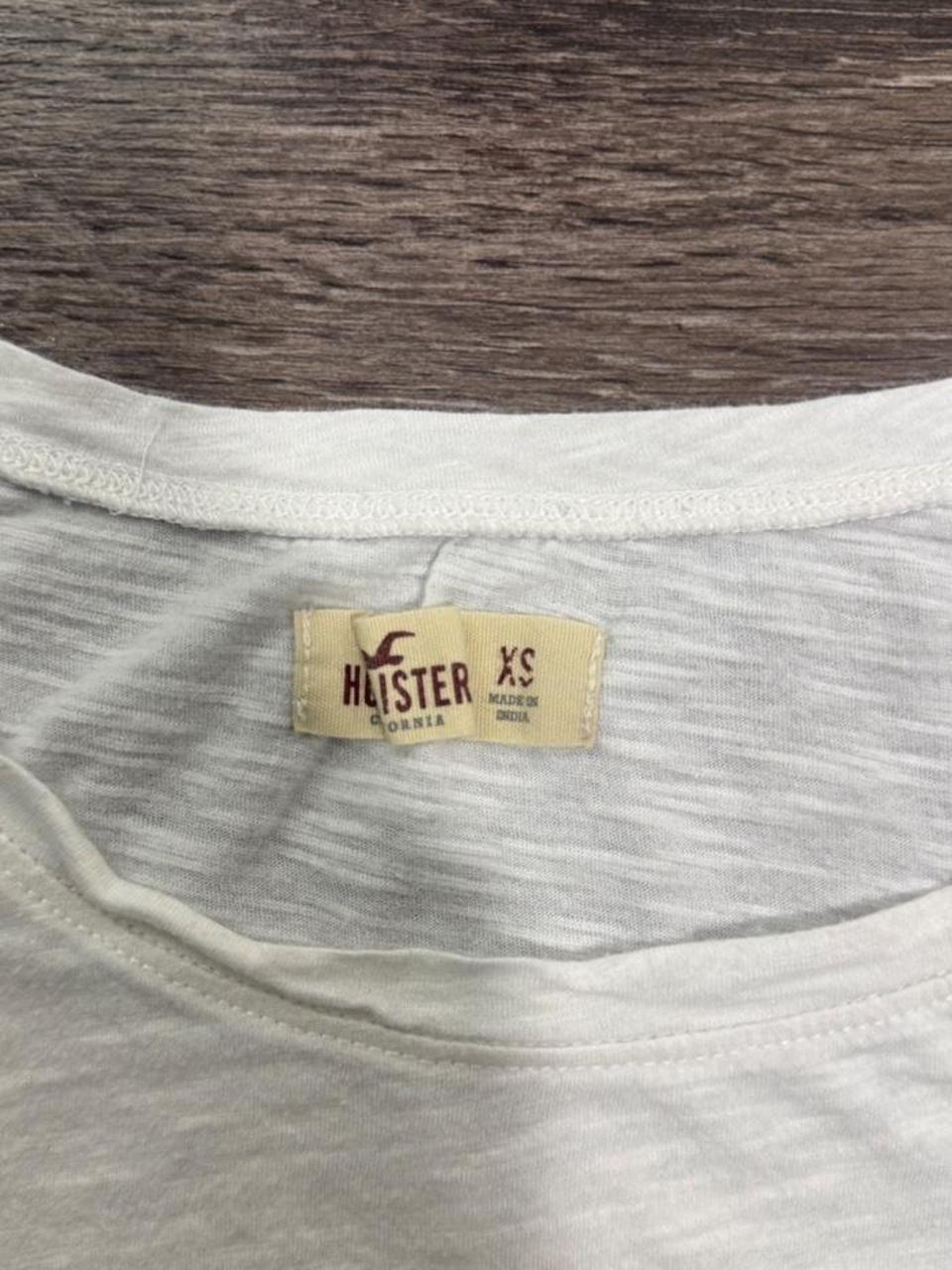 Vintage Hollister Co. White baby tee – Women's Used Clothing