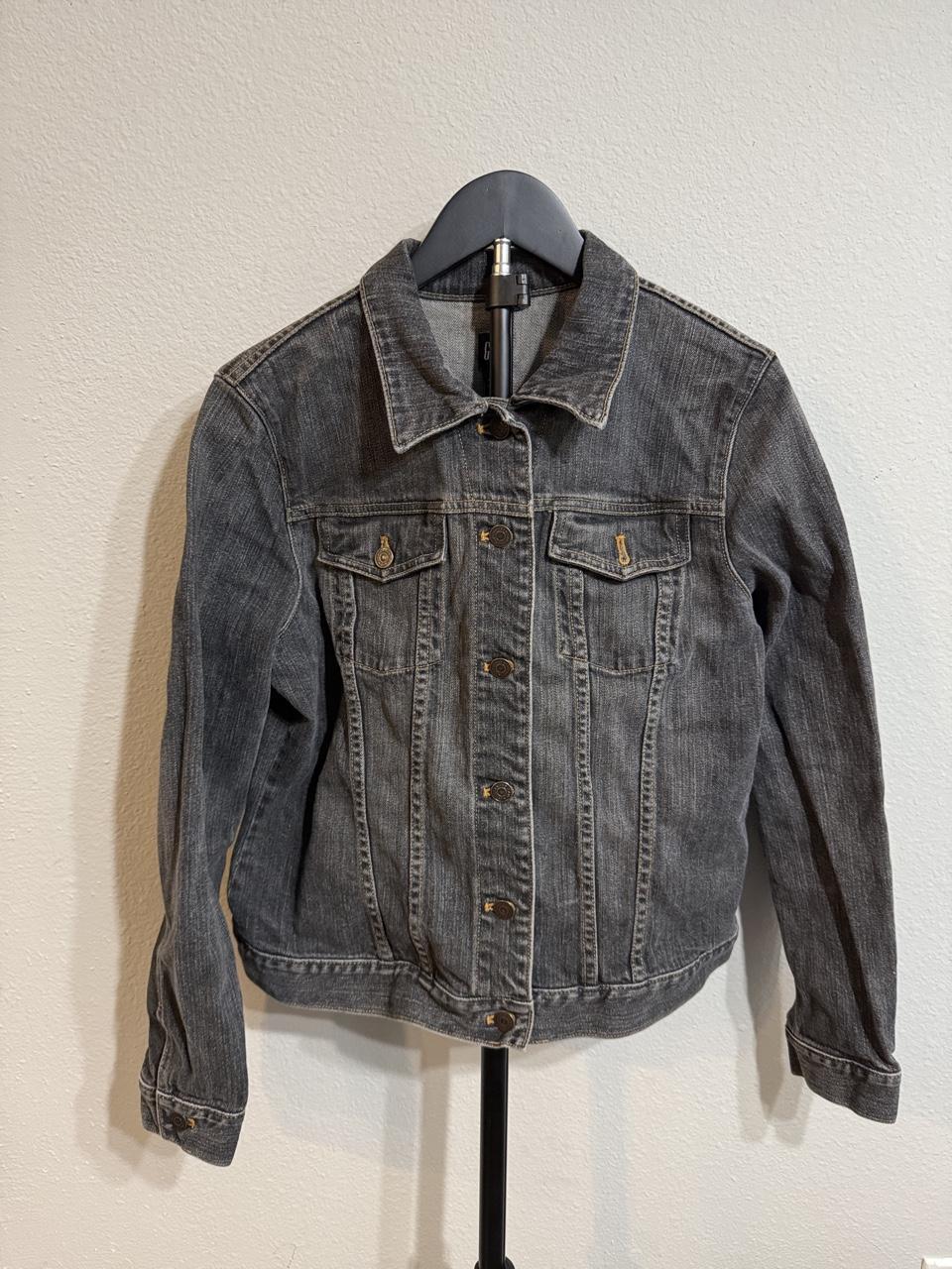 Y2K Gap Grey and Black jacket – Women's Used Clothing