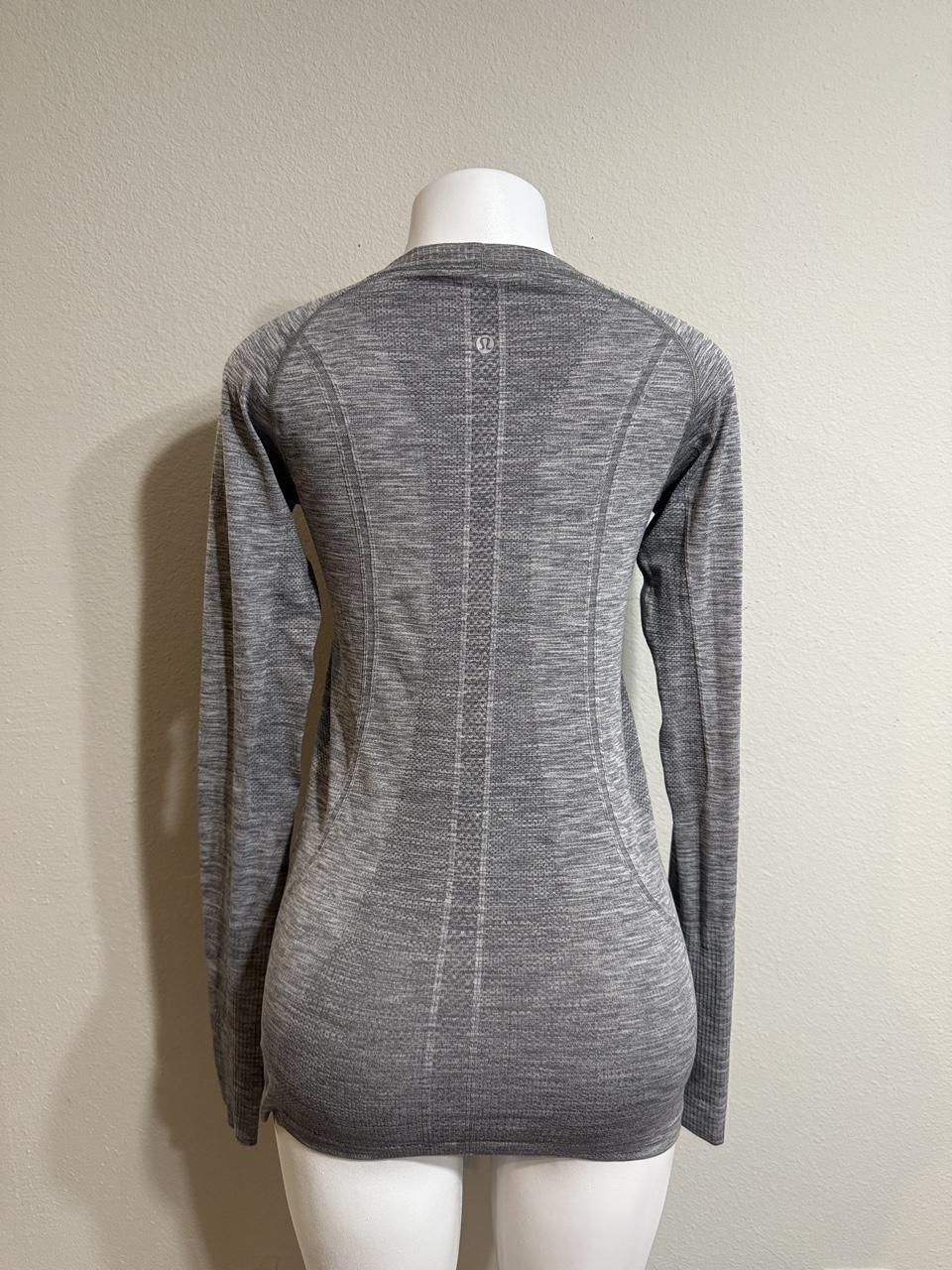 Y2K Lululemon Athletica Grey shirt – Women's Used Clothing