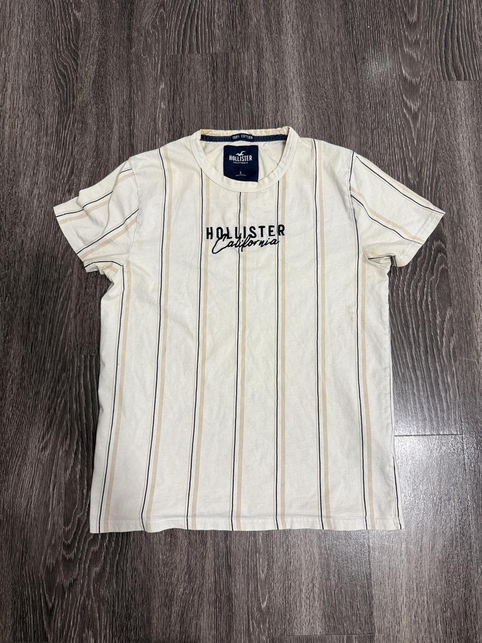 Y2K Hollister Co. Cream and White tee – Women's Used Clothing