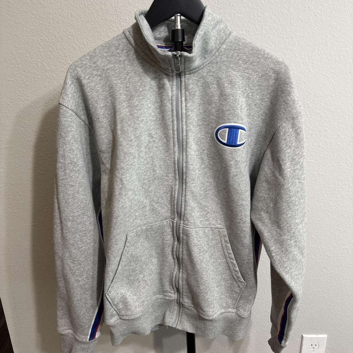 Y2K Champion Grey jumper – Women's Used Clothing