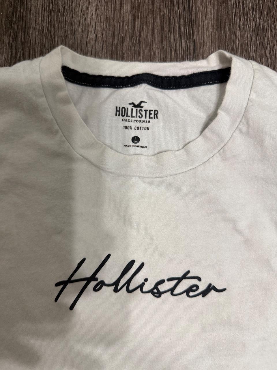 Y2K Hollister Co. White and Black tee – Women's Used Clothing