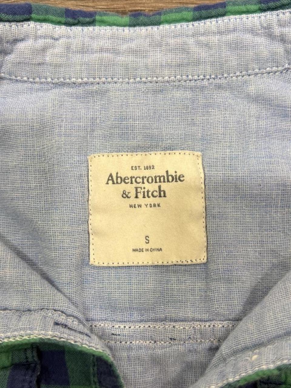 Y2K Abercrombie & Fitch button-up shirt – Women's Used Clothing