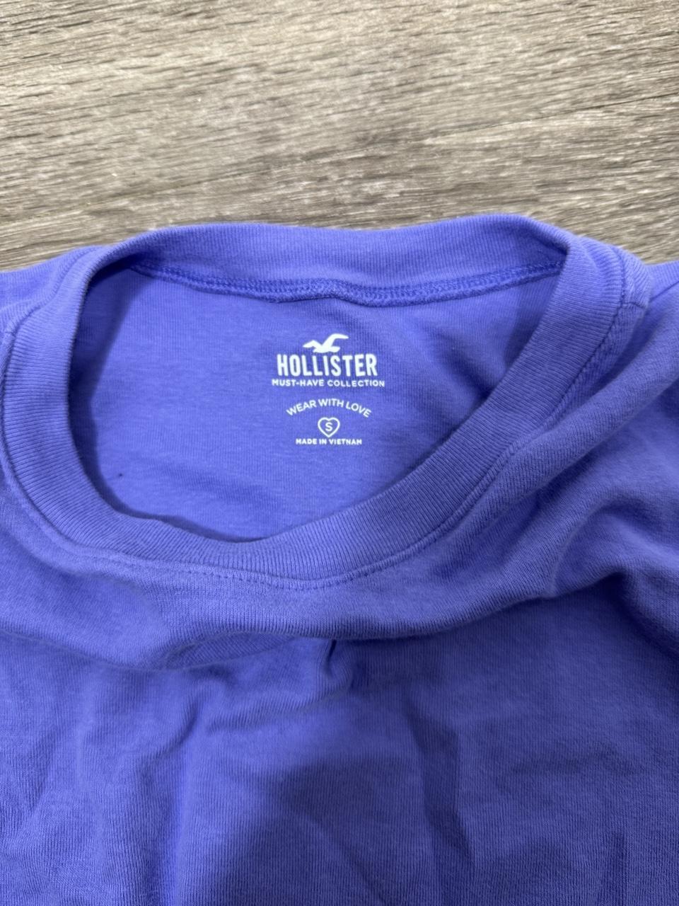 Y2K Hollister Co. Blue baby tee – Women's Used Clothing