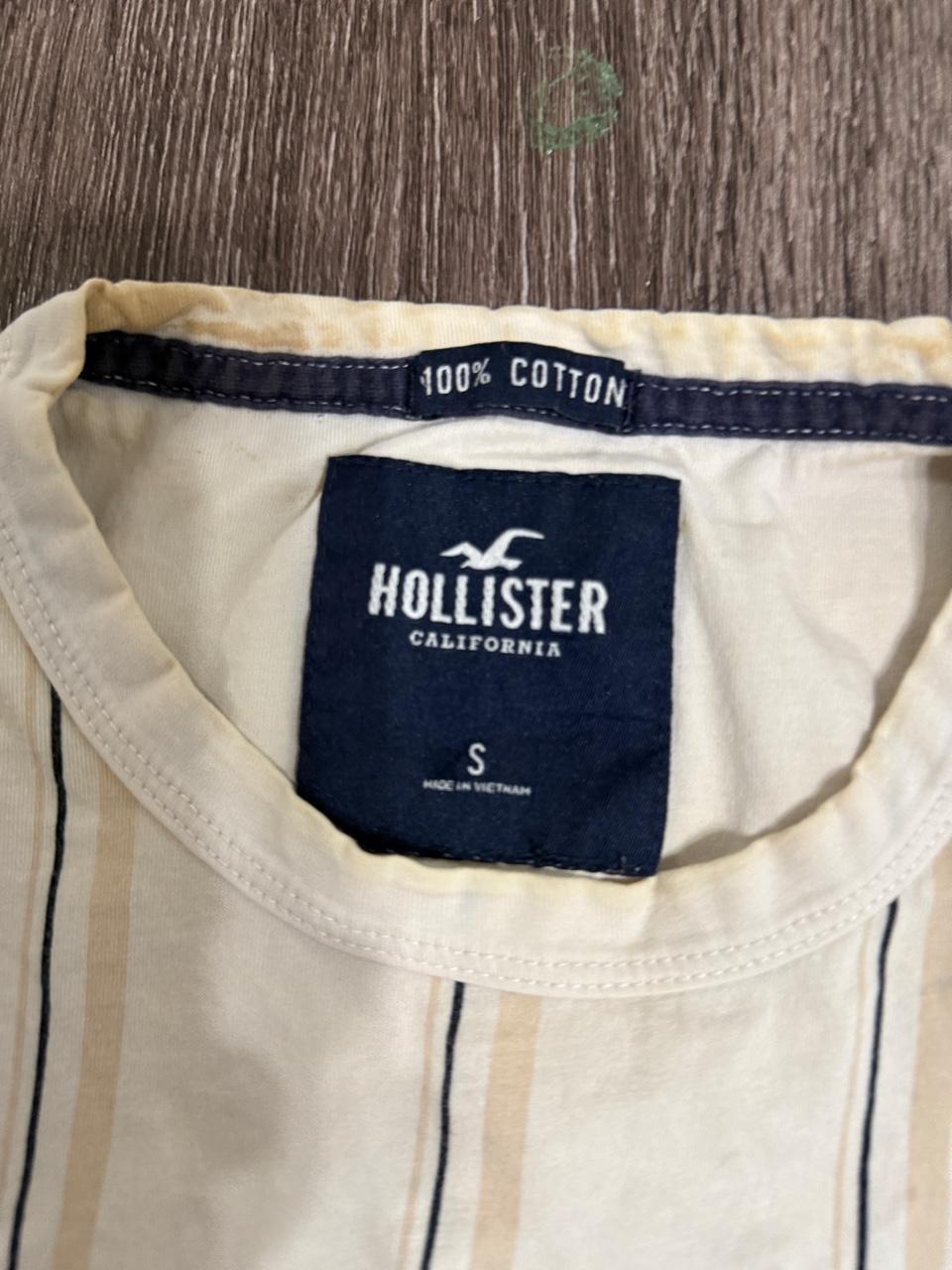 Y2K Hollister Co. Cream and White tee – Women's Used Clothing
