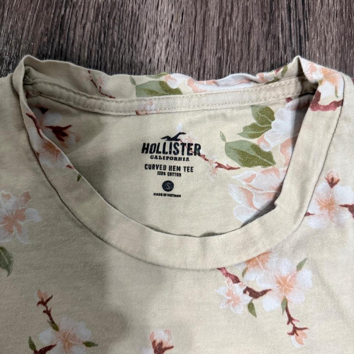 Y2K Hollister Co. tee – Women's Used Clothing