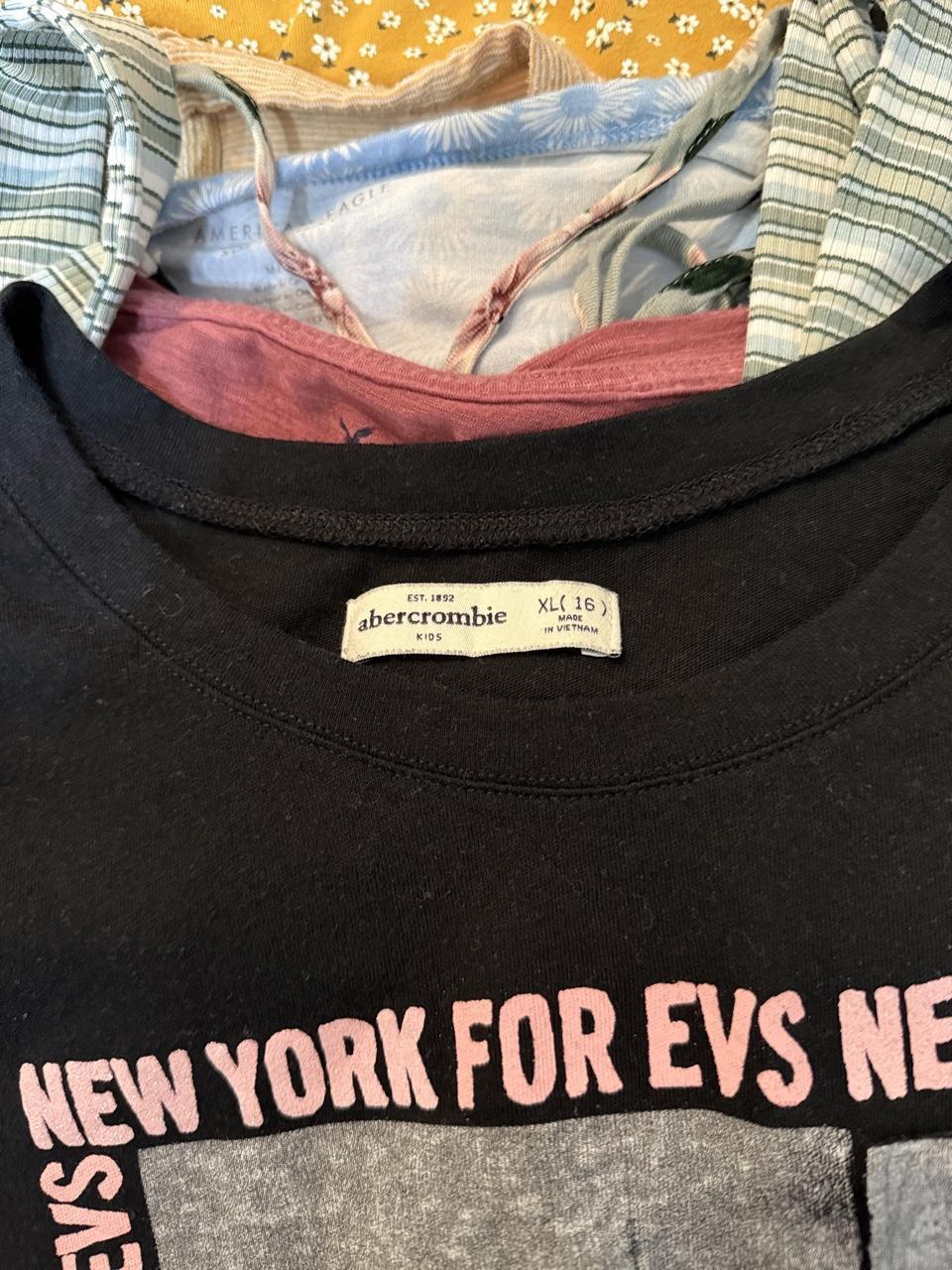 Y2K Abercrombie Kids graphic tee – Women's Used Clothing