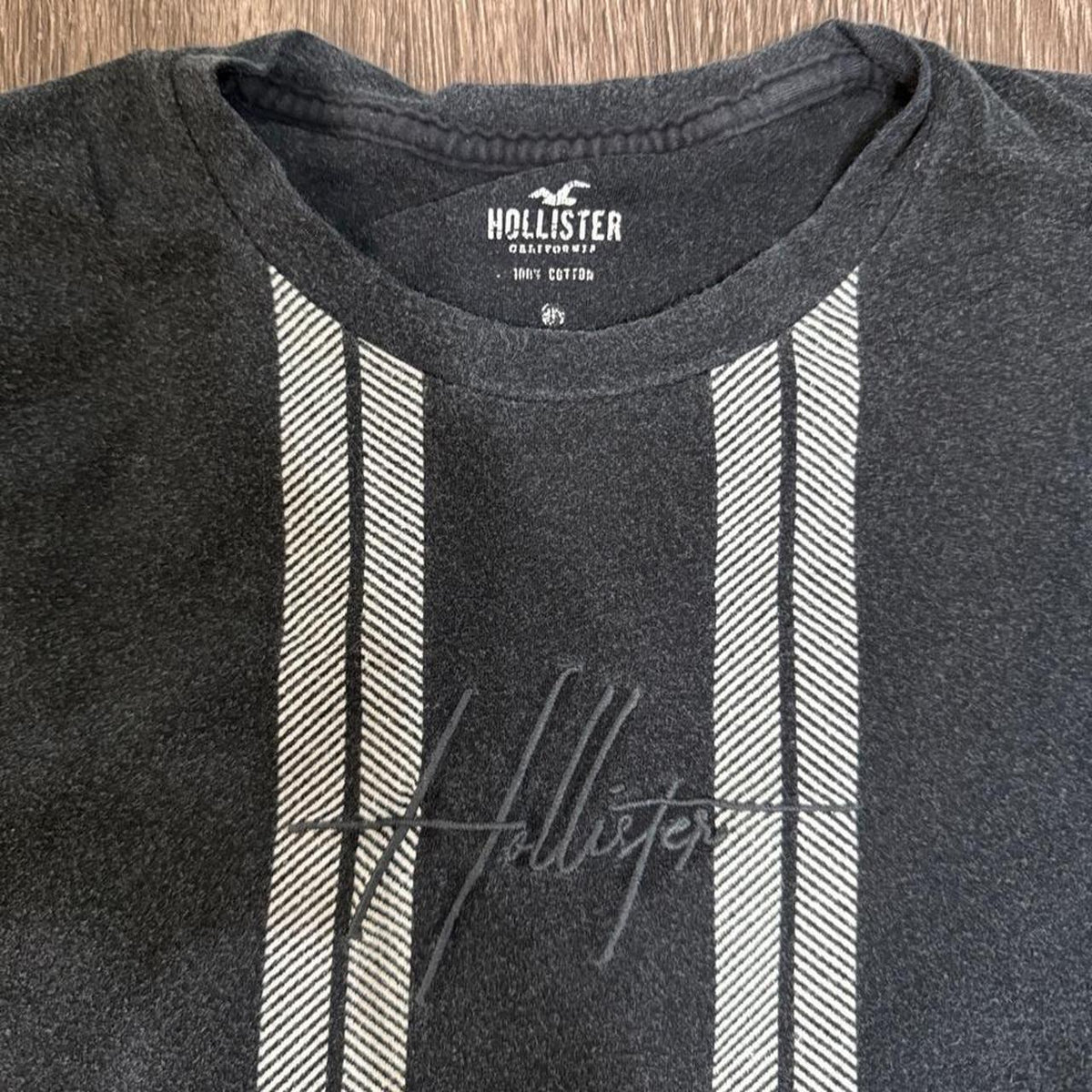 Y2K Hollister Co. Grey and Black tshirt – Women's Used Clothing