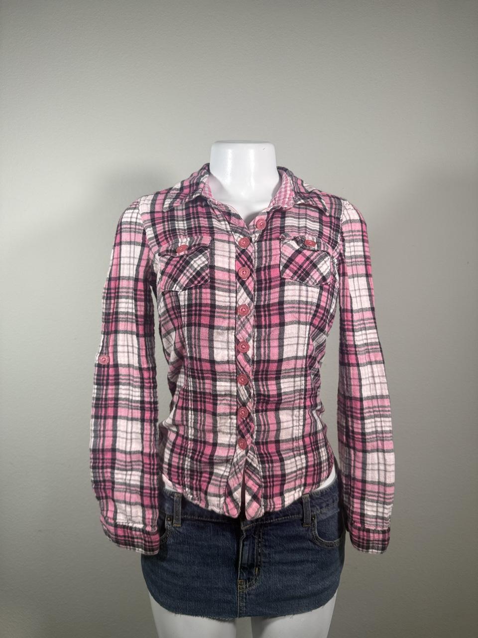 Vintage GUESS Pink button-up shirt – Women's Used Clothing