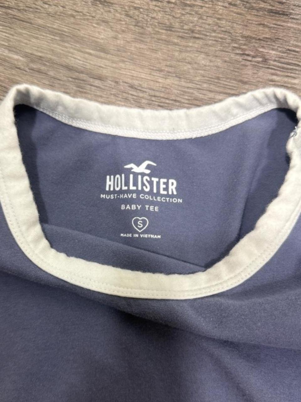 Y2K Hollister Co. Blue baby tee – Women's Used Clothing