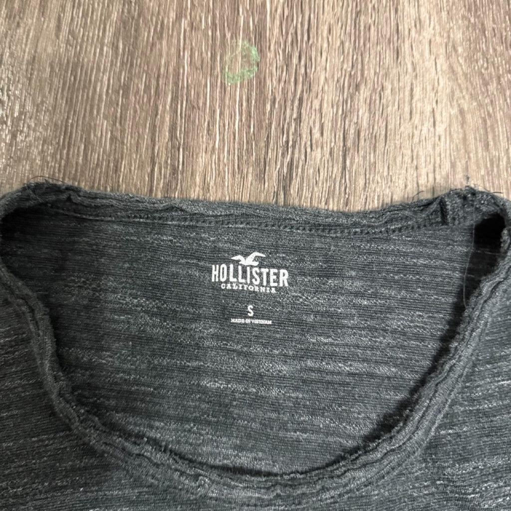 Y2K Hollister Co. Grey shirt – Women's Used Clothing