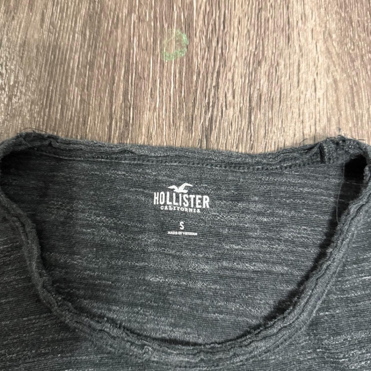 Y2K Hollister Co. Grey shirt – Women's Used Clothing