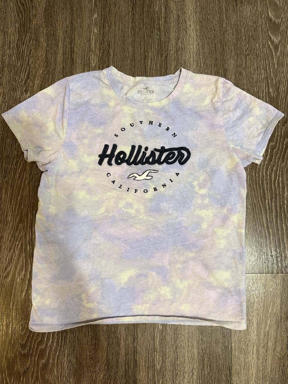 Y2K Hollister Co. Purple tshirt – Women's Used Clothing