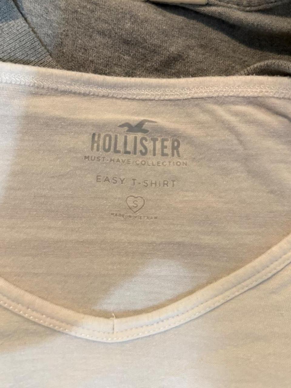 Y2K Hollister Co. tshirt – Women's Used Clothing