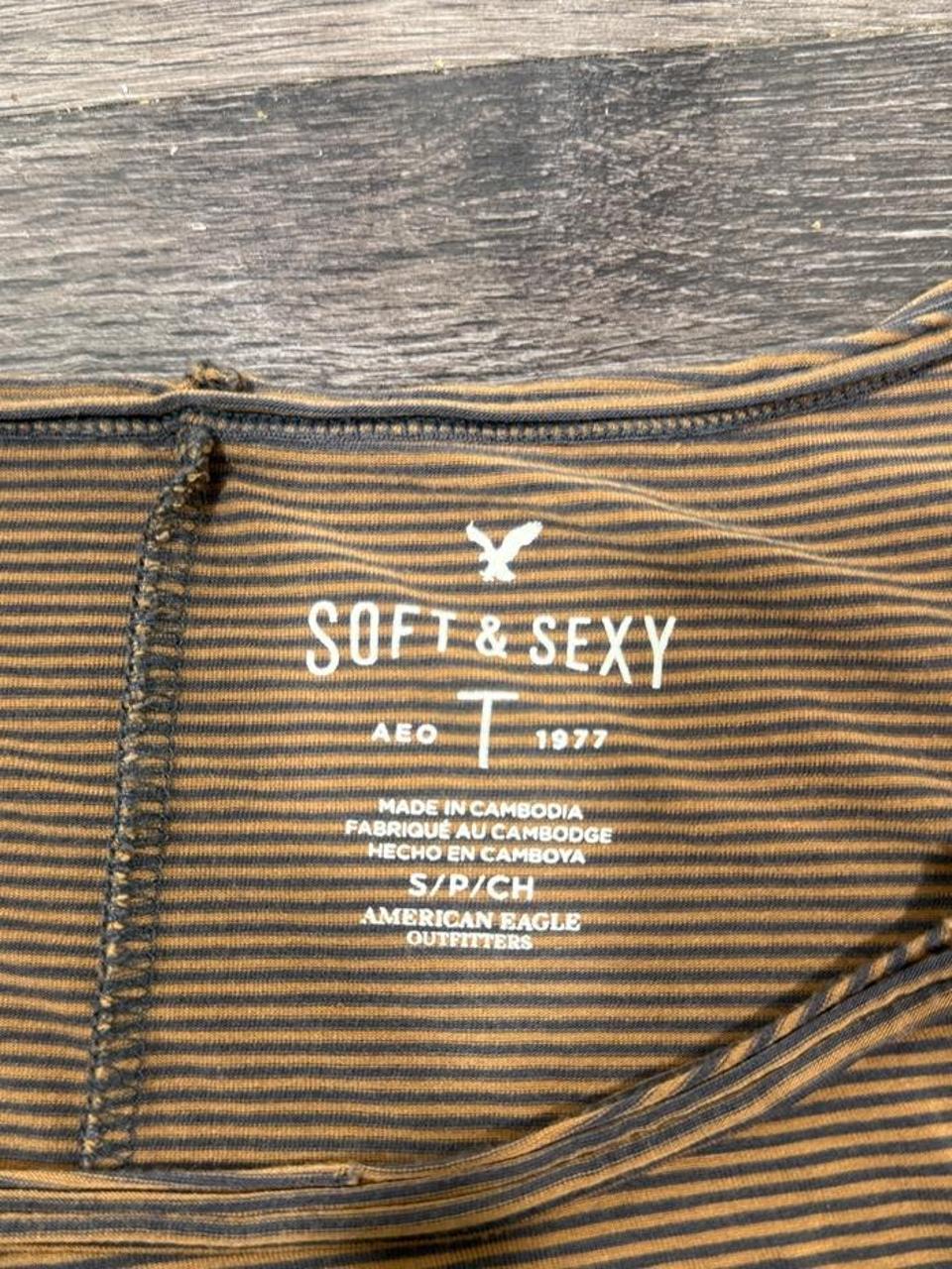 Y2K American Eagle Brown baby tee – Women's Used Clothing