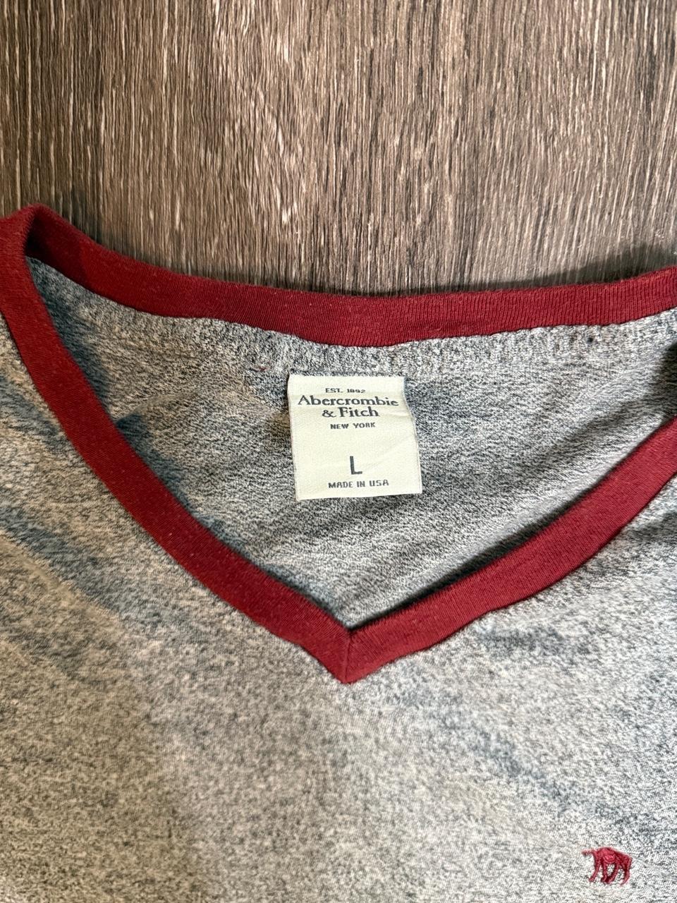 Y2K Abercrombie & Fitch Grey tee – Women's Used Clothing
