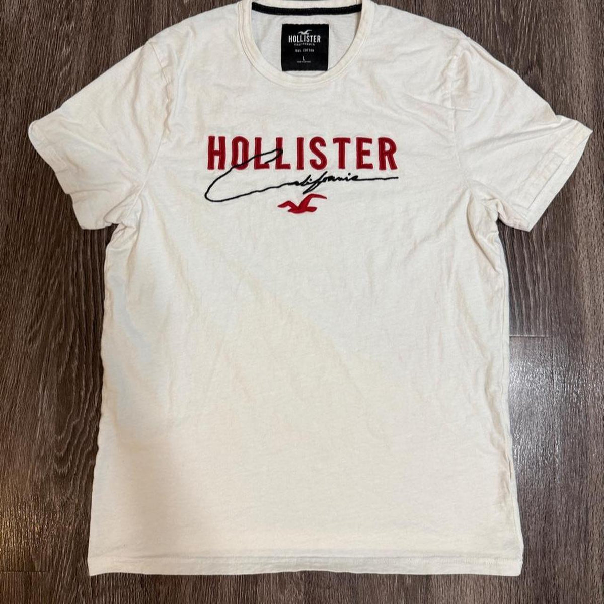 Y2K Hollister Co. White and Cream tee – Women's Used Clothing