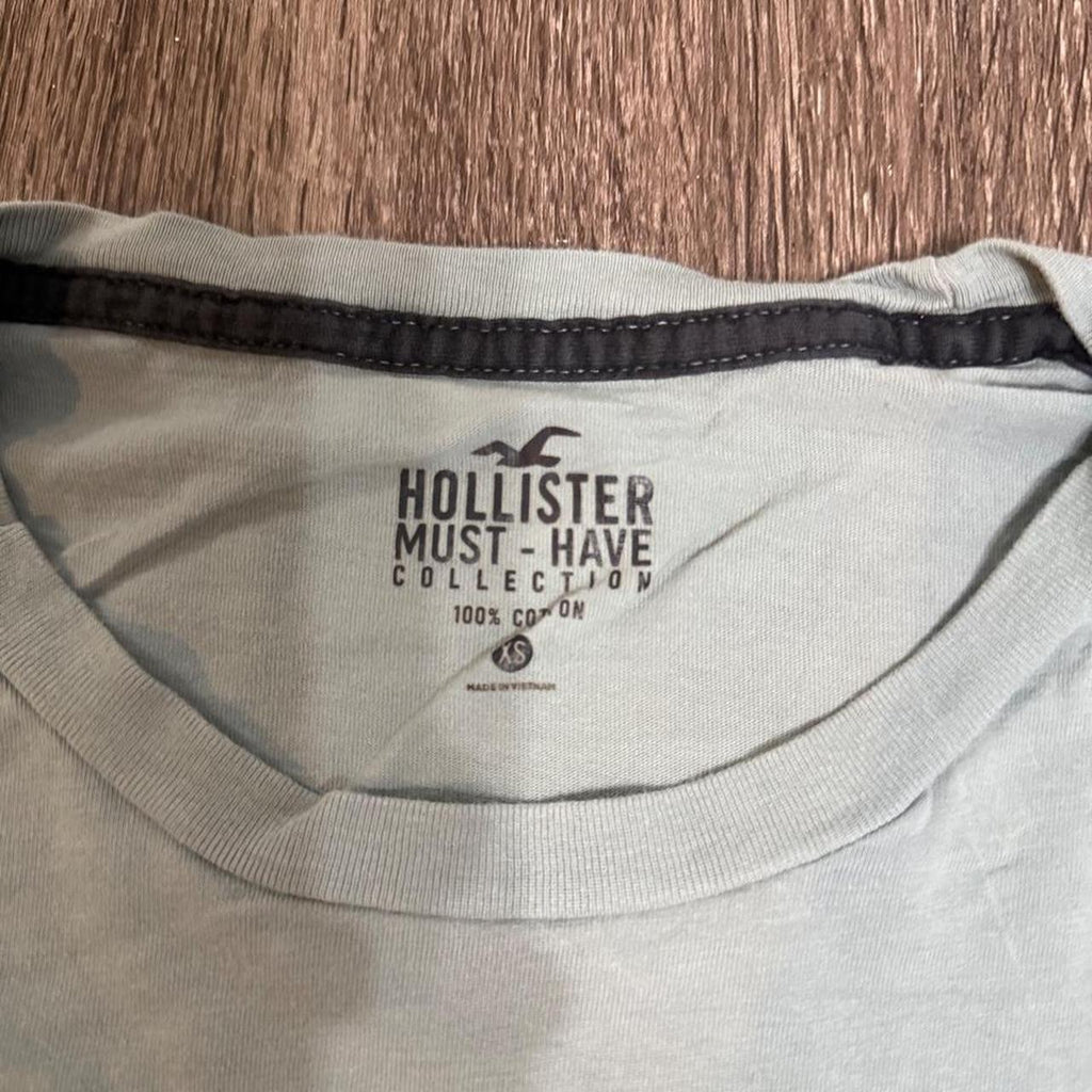 Y2K Hollister Co. Green and Blue tee – Women's Used Clothing