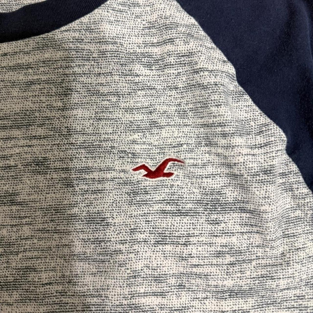 Y2K Hollister Co. Grey and Blue tee – Women's Used Clothing