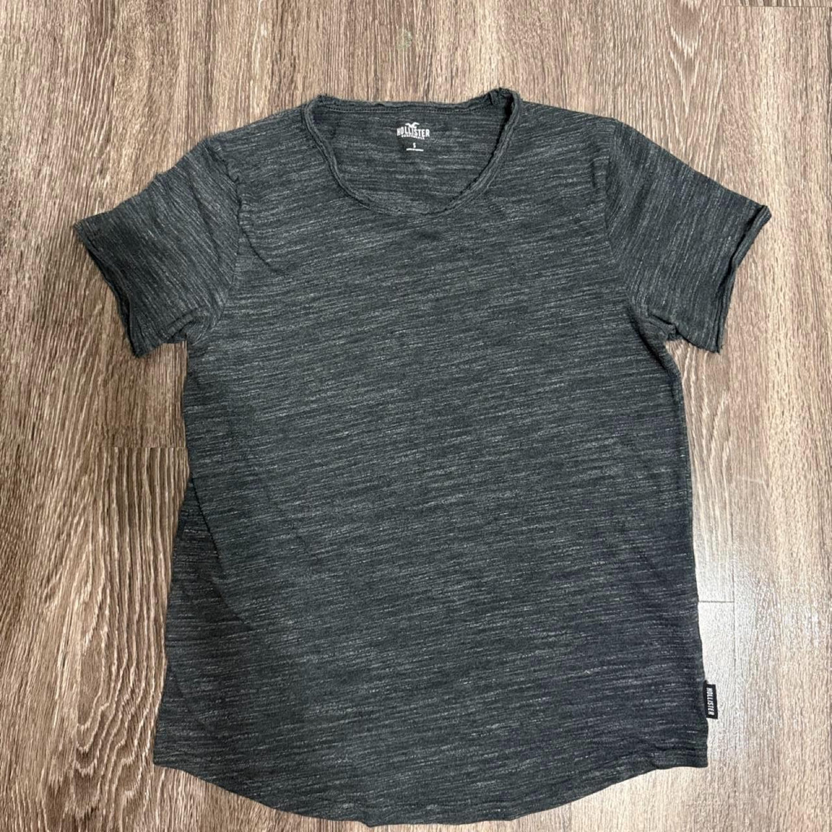 Y2K Hollister Co. Grey shirt – Women's Used Clothing