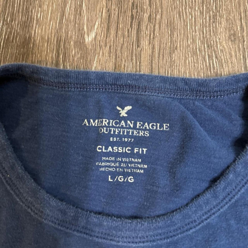Y2K American Eagle Navy and Blue Tee – Women's Used Clothing