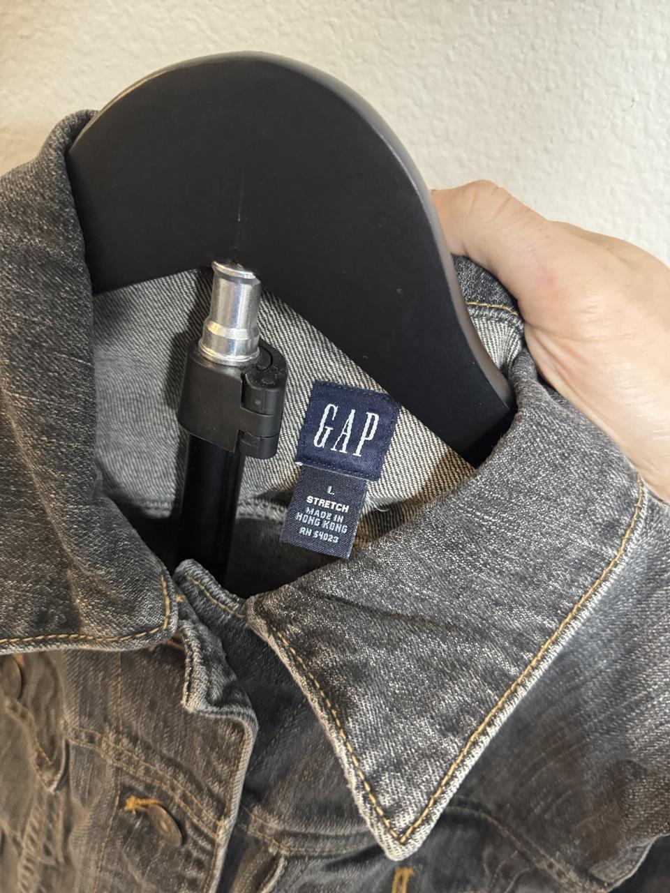 Y2K Gap Grey and Black jacket – Women's Used Clothing