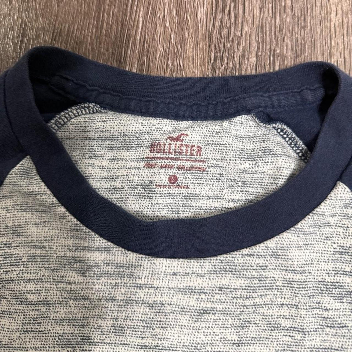 Y2K Hollister Co. Grey and Blue tee – Women's Used Clothing