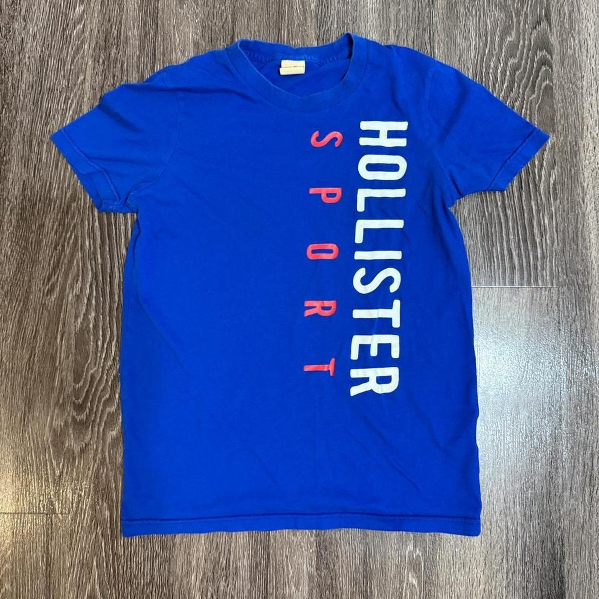 Y2K Hollister Co. Blue tshirt – Women's Used Clothing