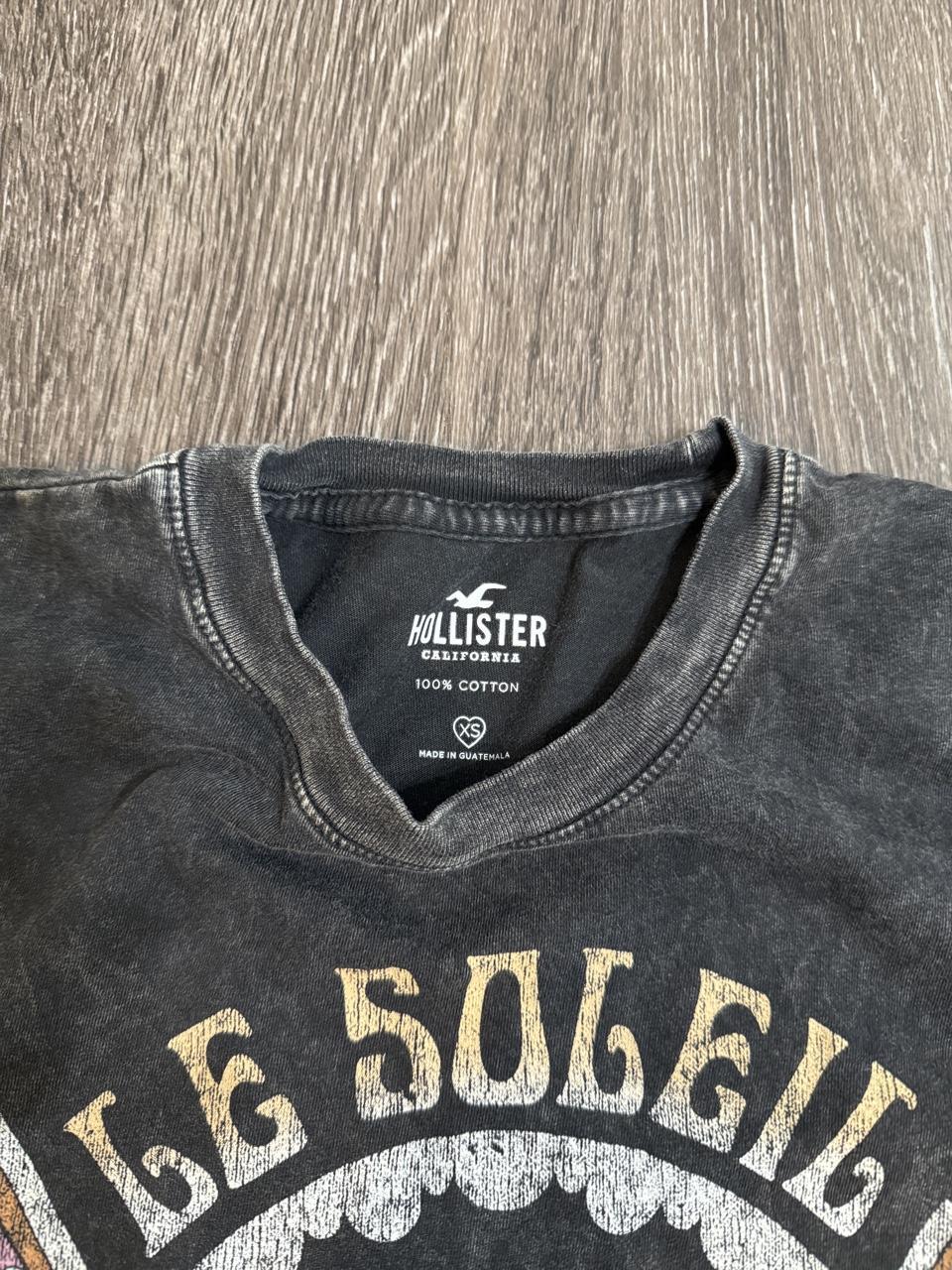Y2K Hollister Co. Black and Grey tshirt – Women's Used Clothing