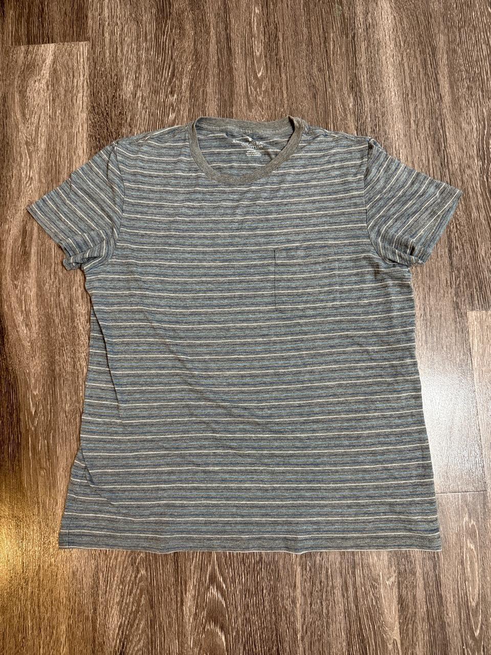 Y2K American Eagle Grey and Green tee – Women's Used Clothing