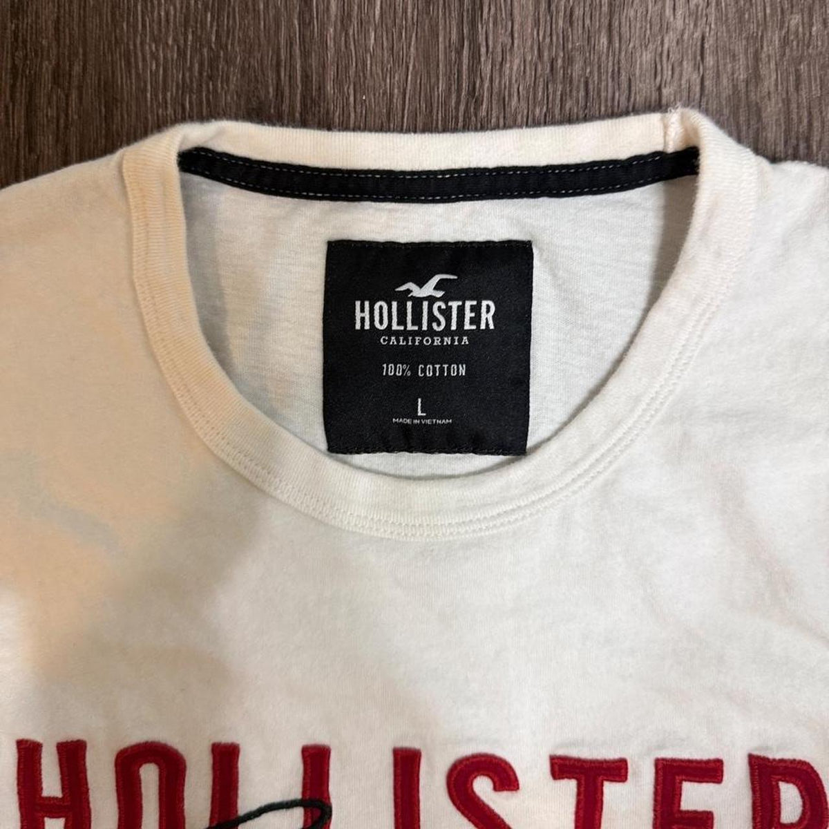 Y2K Hollister Co. White and Cream tee – Women's Used Clothing