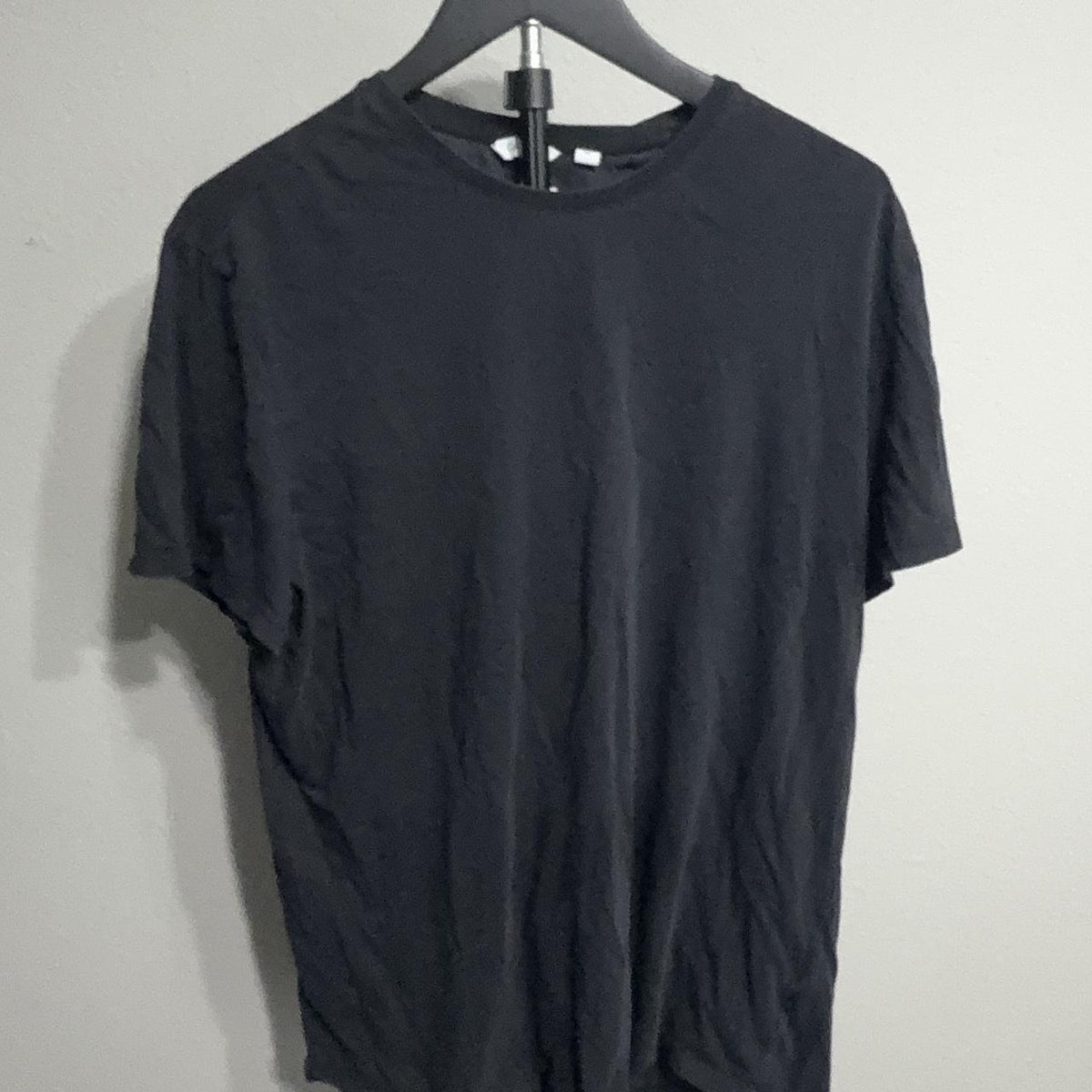 Y2K Calvin Klein Black and Grey tshirt – Women's Used Clothing