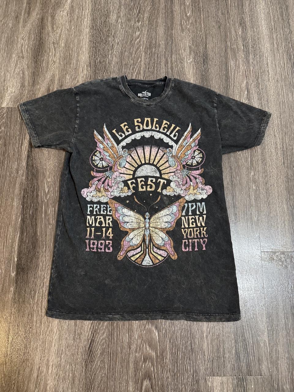 Y2K Hollister Co. Black and Grey tshirt – Women's Used Clothing