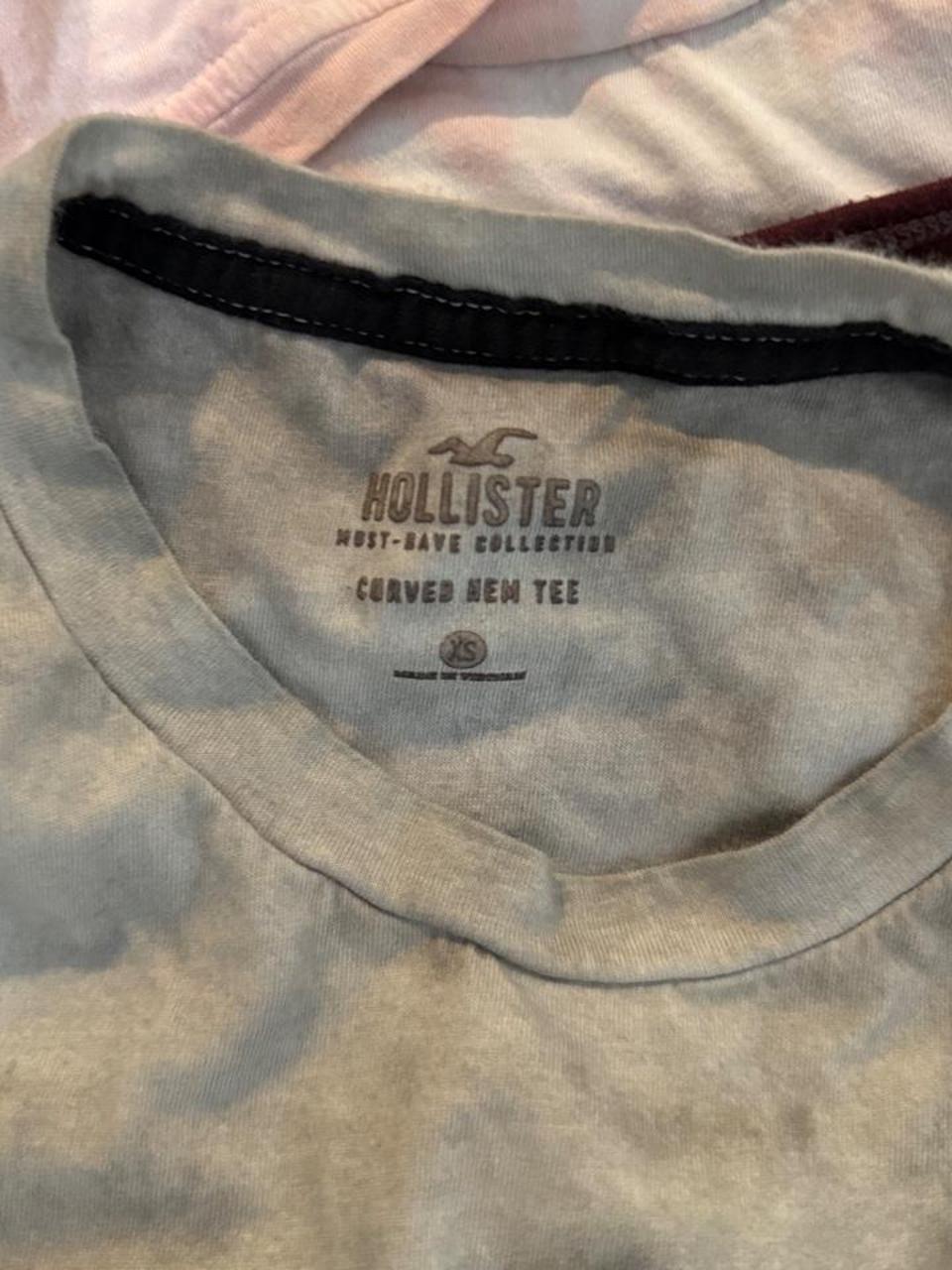 Y2K Hollister Co. Grey and White tshirt – Women's Used Clothing