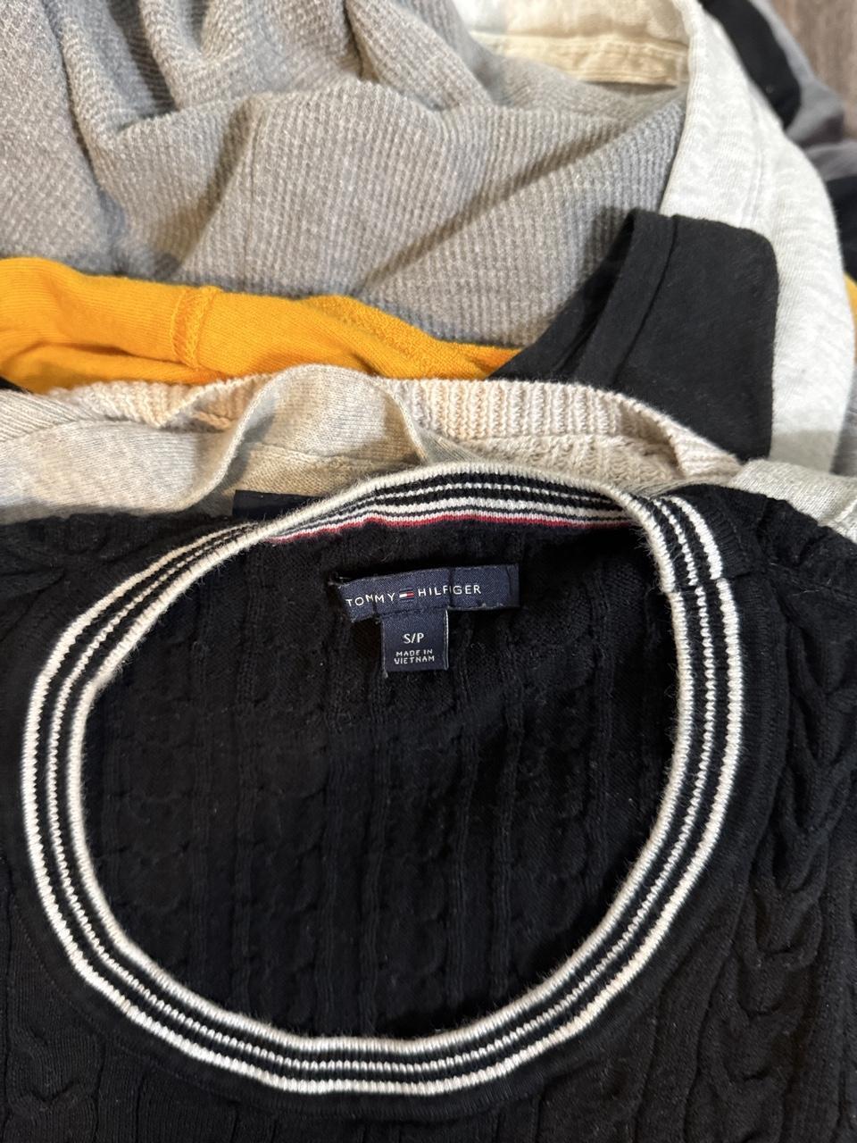 Y2K Tommy Hilfiger Black jumper – Women's Used Clothing