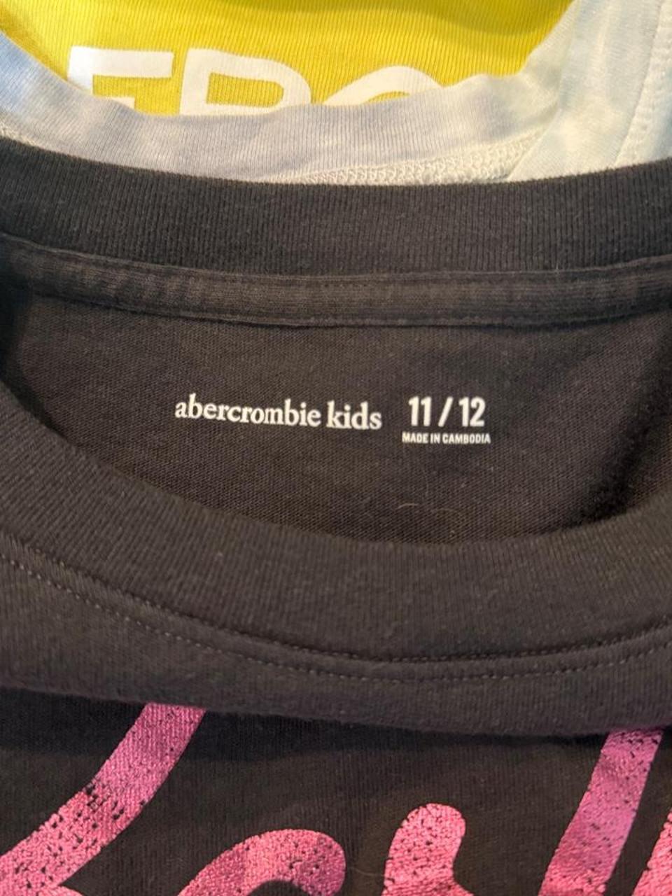 Y2K Barbie graphic tee – Women's Used Clothing